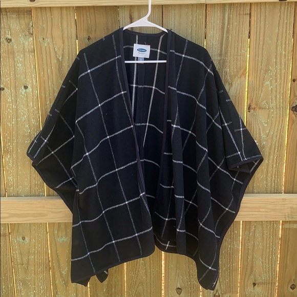 Old Navy Sweaters - Old Navy Plaid Shawl